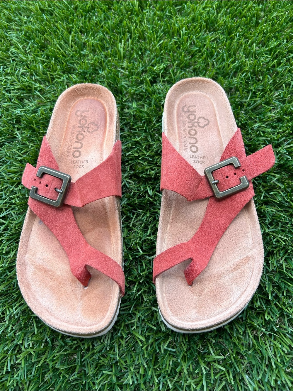 Yokono Red Suede Buckle Toe-Loop Sandals Womens 6.5